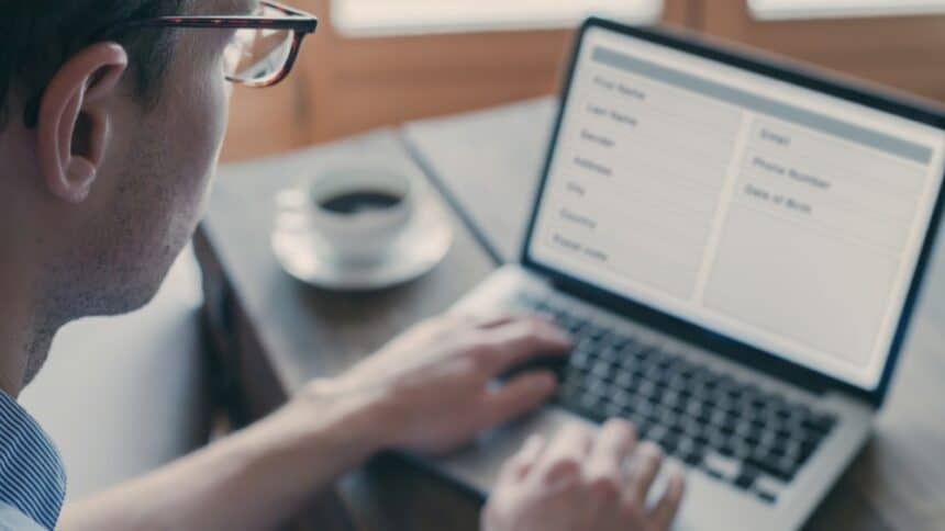 Kako očistiti laptop od prašine? Donosimo 7 sigurnih koraka