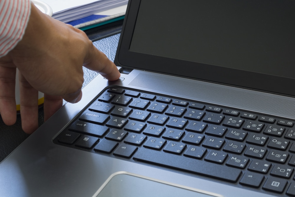 Kako očistiti laptop od prašine